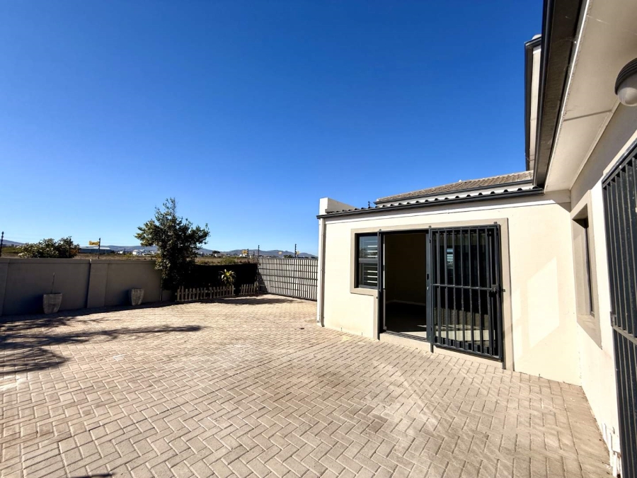 To Let 5 Bedroom Property for Rent in Parklands North Western Cape